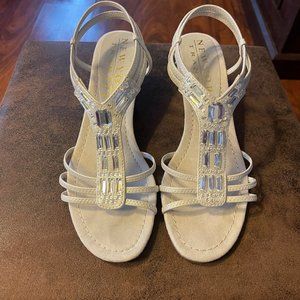 New York Transit- M-Silver "T" Strap Embellished Formal Wear Sandals, sz 8.5M